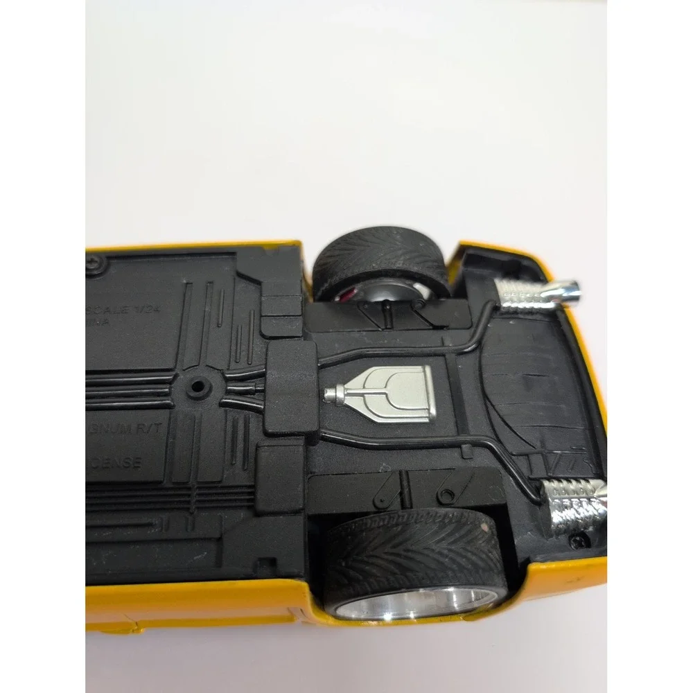 2006 Dodge Magnum R/T Yellow Black Stripes by Jada Big Time Muscle Diecast 1:24